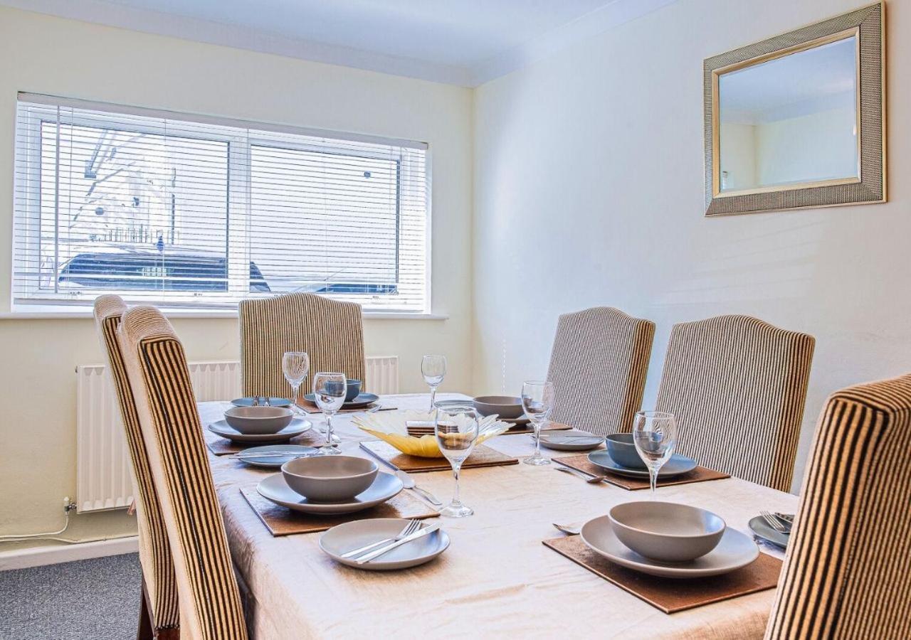 2 Bed House W/ Garden And Free Parking! Cheltenham