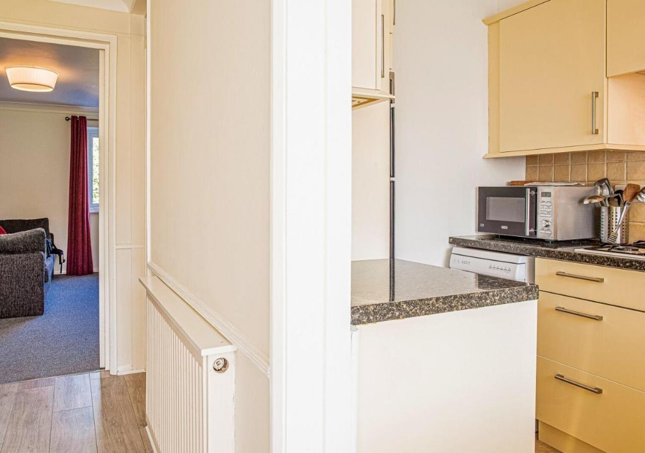 Holiday home 2 Bed House W/ Garden And Free Parking! *