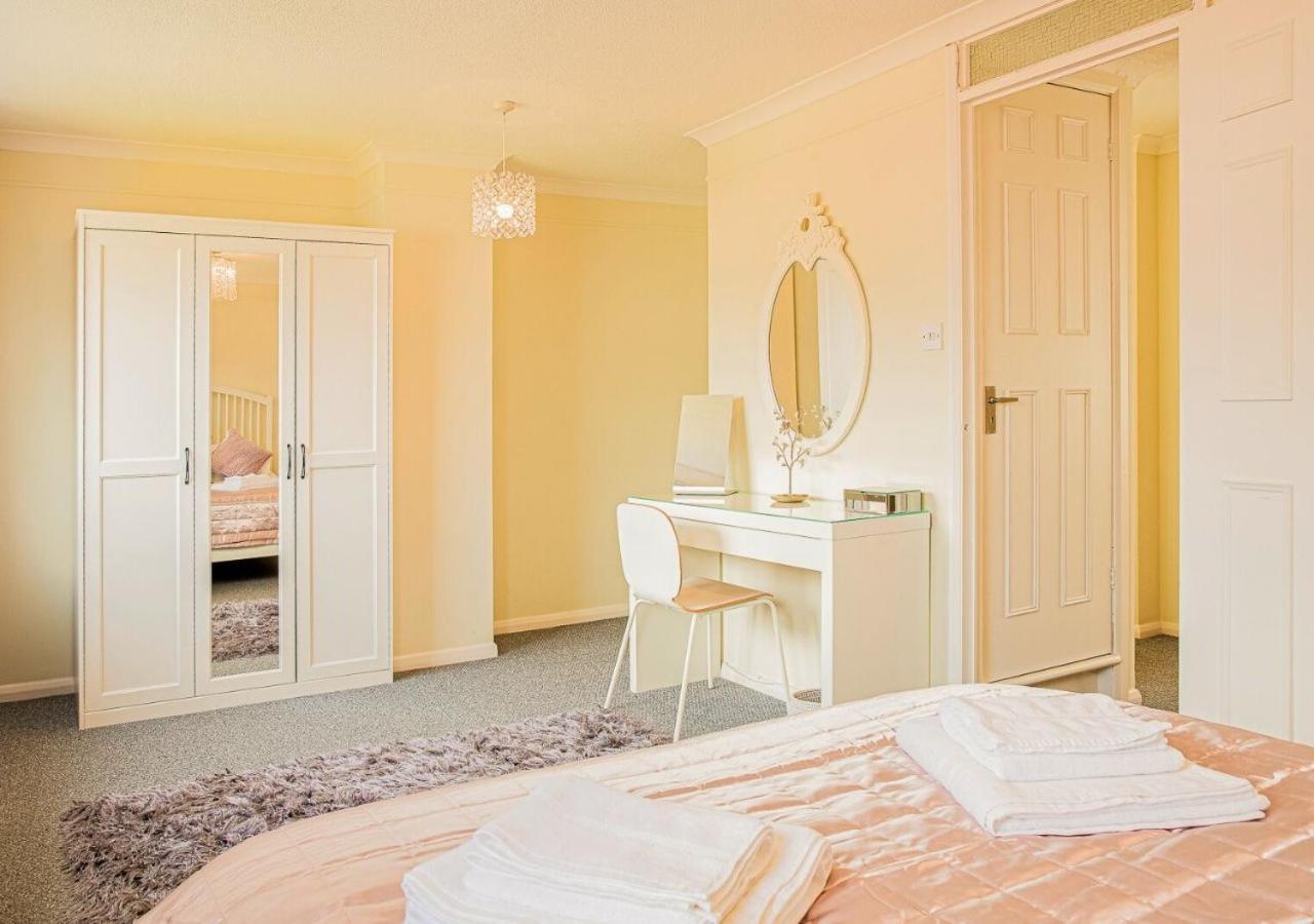 Holiday home 2 Bed House W/ Garden And Free Parking! Cheltenham