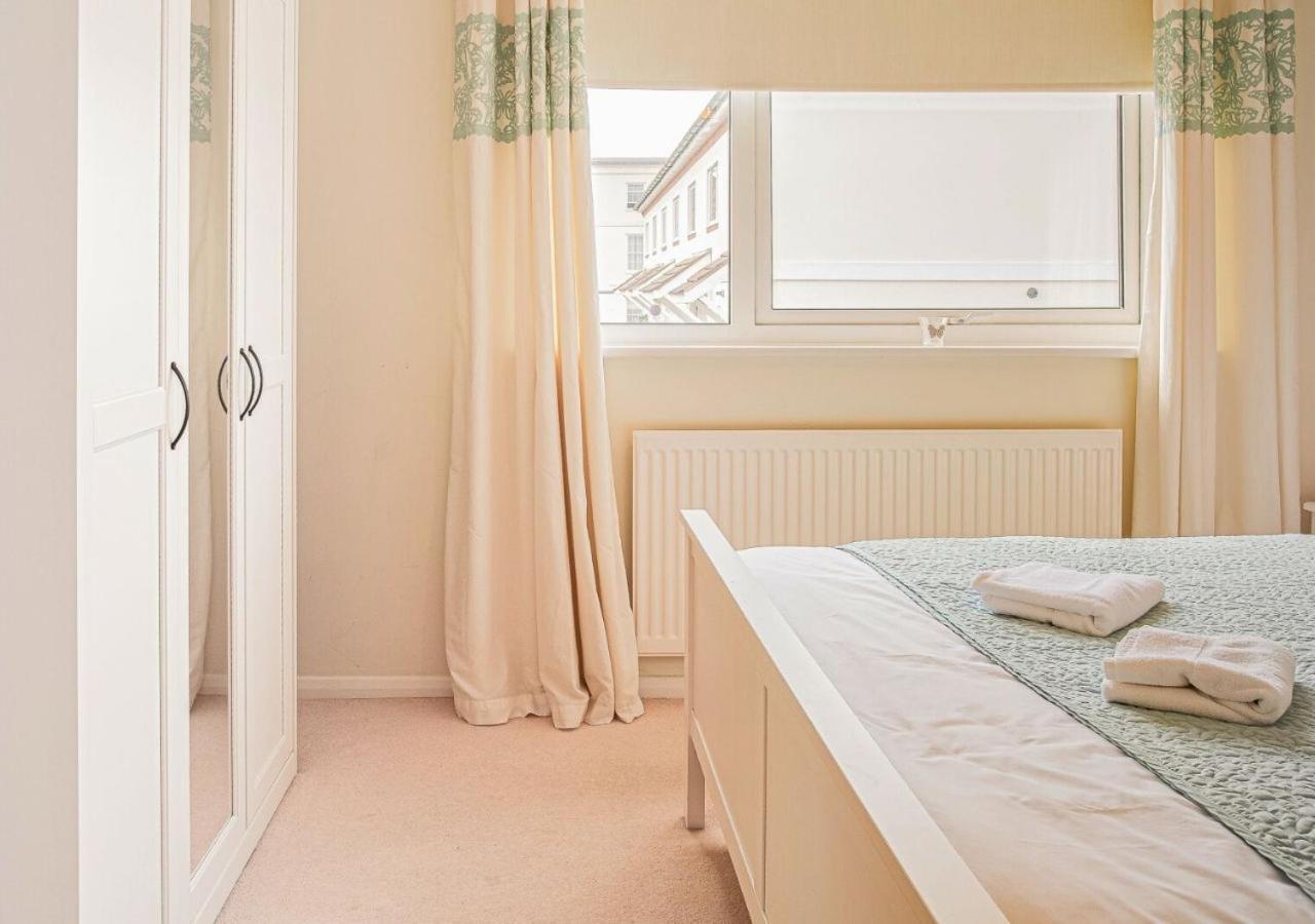 2 Bed House W/ Garden And Free Parking! Holiday home